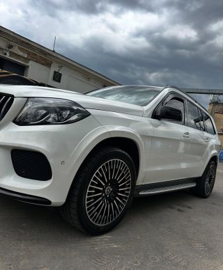 Vyvoněné GLS V8 dostalo 21” AMG z EQS a za nás nádhera!🤍 Co myslíte vy…? Sluší mu?😉 #mercedes #gls500 #eqs #eqsamg...